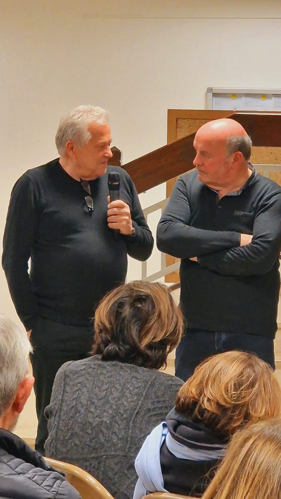Le Maire Georges Gianni a apprécié la qualité du débat et organisé un bel accueil des participants grâce à une équipe dynamique Le Maire Georges Gianni a apprécié la qualité du débat et organisé un bel accueil des participants grâce à une équipe dynamique